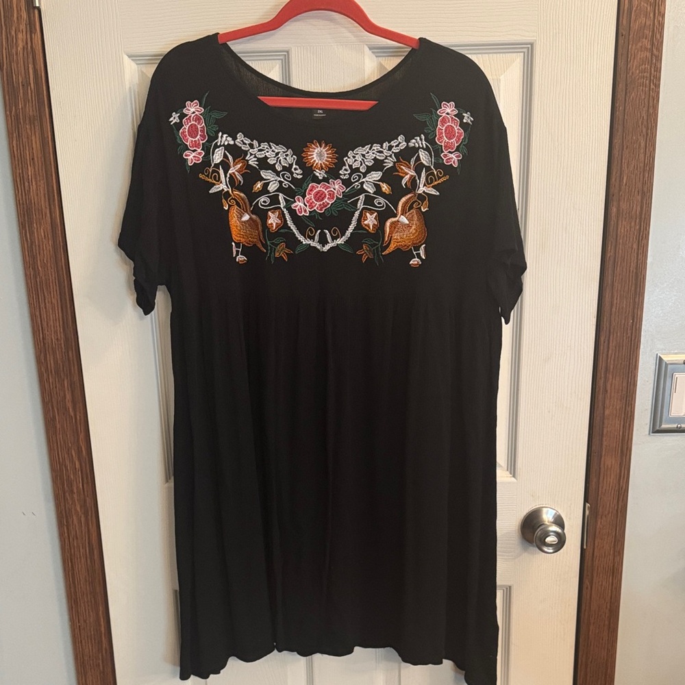 Size 2xl Black Embroidered Women's‎ Top or Dress